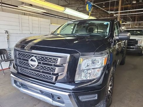 Used 2023 Nissan Titan SV RWD image 3