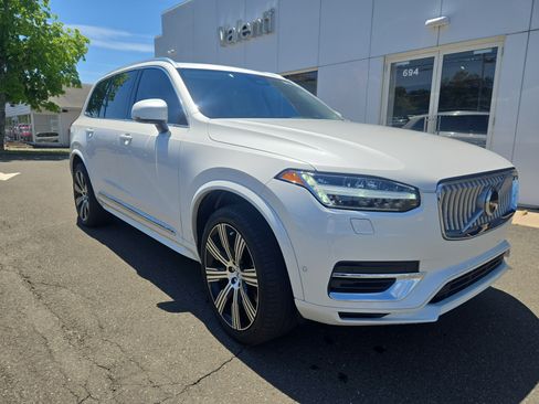 Certified 2025 Volvo XC90 T8 Ultra w/ Protection Package Premier AWD/4WD image 3