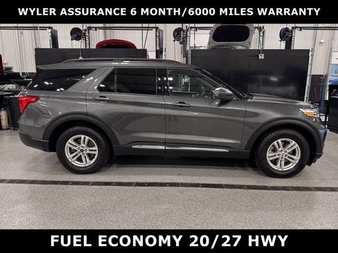 Used 2020 Ford Explorer XLT image 2