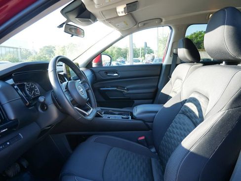Used 2022 Nissan Pathfinder SV AWD/4WD image 9