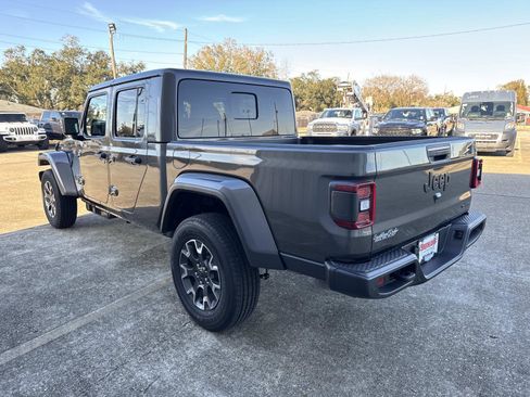 New 2026 Jeep Gladiator Sport image 4