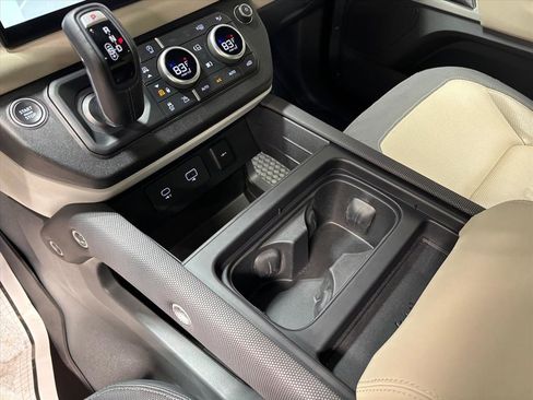 Used 2022 Land Rover Defender 110 X-Dynamic SE image 14