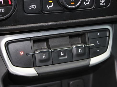 Used 2024 GMC Terrain SLT image 27