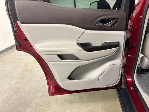 Used 2017 GMC Acadia SLT w/ LPO, Floor Liner Package image 31