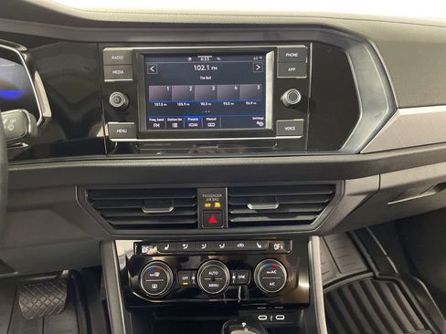 Used 2024 Volkswagen Jetta SE FWD image 15