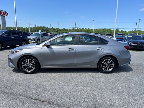 Used 2023 Kia Forte LXS FWD image 2