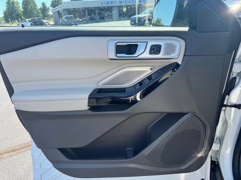 Certified 2023 Ford Explorer Platinum w/ Technology Package AWD/4WD image 2