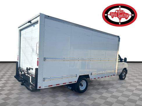 Used 2022 Ford E-350 and Econoline 350 Super Duty image 7