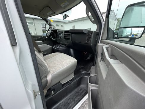 Used 2021 Chevrolet Express 3500 w/ Power Convenience Package RWD image 22