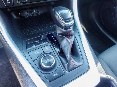 Used 2022 Toyota RAV4 SE image 22