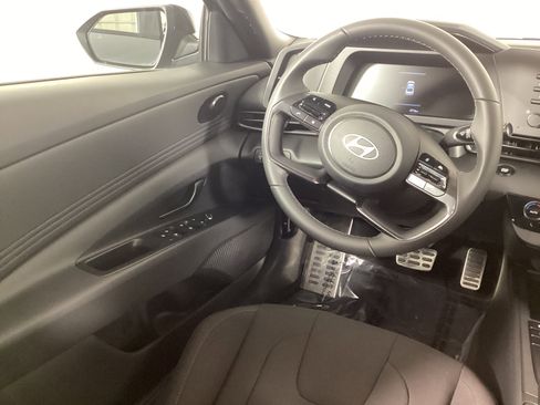 Certified 2025 Hyundai Elantra Sport image 14