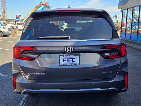 New 2026 Honda Odyssey Touring image 4
