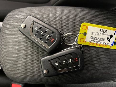 Used 2021 Toyota Corolla LE image 24