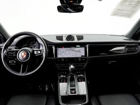 Certified 2026 Porsche Macan AWD/4WD image 17