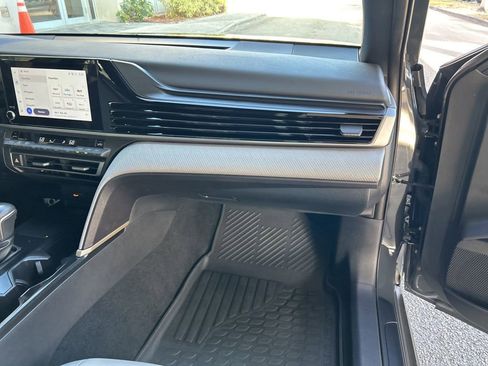 Used 2025 Toyota Camry SE image 21