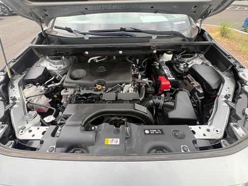 Used 2021 Toyota RAV4 XLE FWD image 17