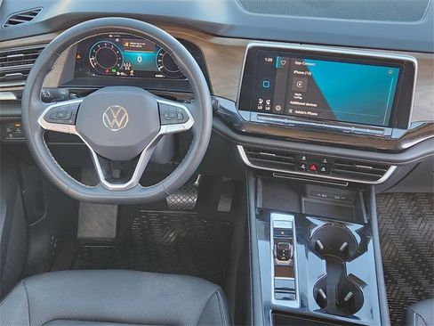 Used 2024 Volkswagen Atlas SE w/ Black Wheel Package image 27