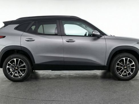 Used 2025 Chevrolet TrailBlazer LT image 11