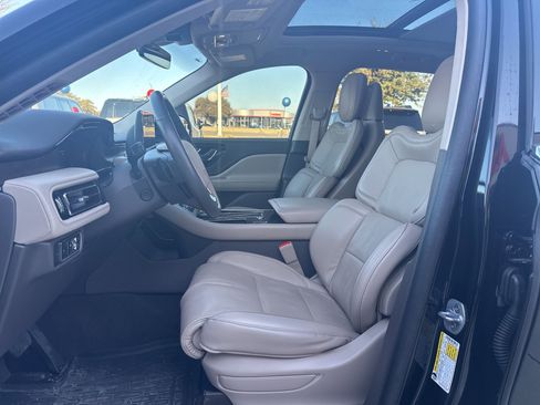 Used 2023 Lincoln Aviator Reserve w/ Equipment Group 201A image 7
