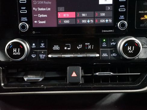 Certified 2021 Toyota Highlander L image 19