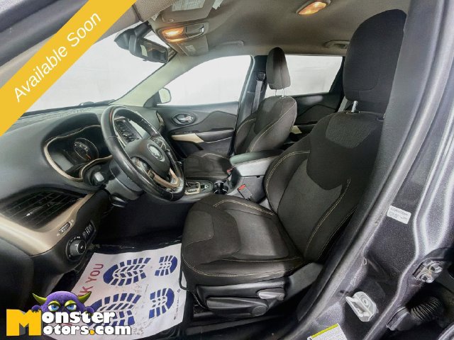 Used 2018 Jeep Cherokee Latitude w/ Cold Weather Group AWD/4WD image 19