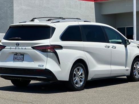 Certified 2021 Toyota Sienna Limited AWD/4WD image 2