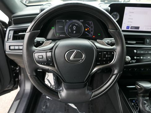 Used 2024 Lexus ES 300h w/ Accessory Package (Z2) image 18