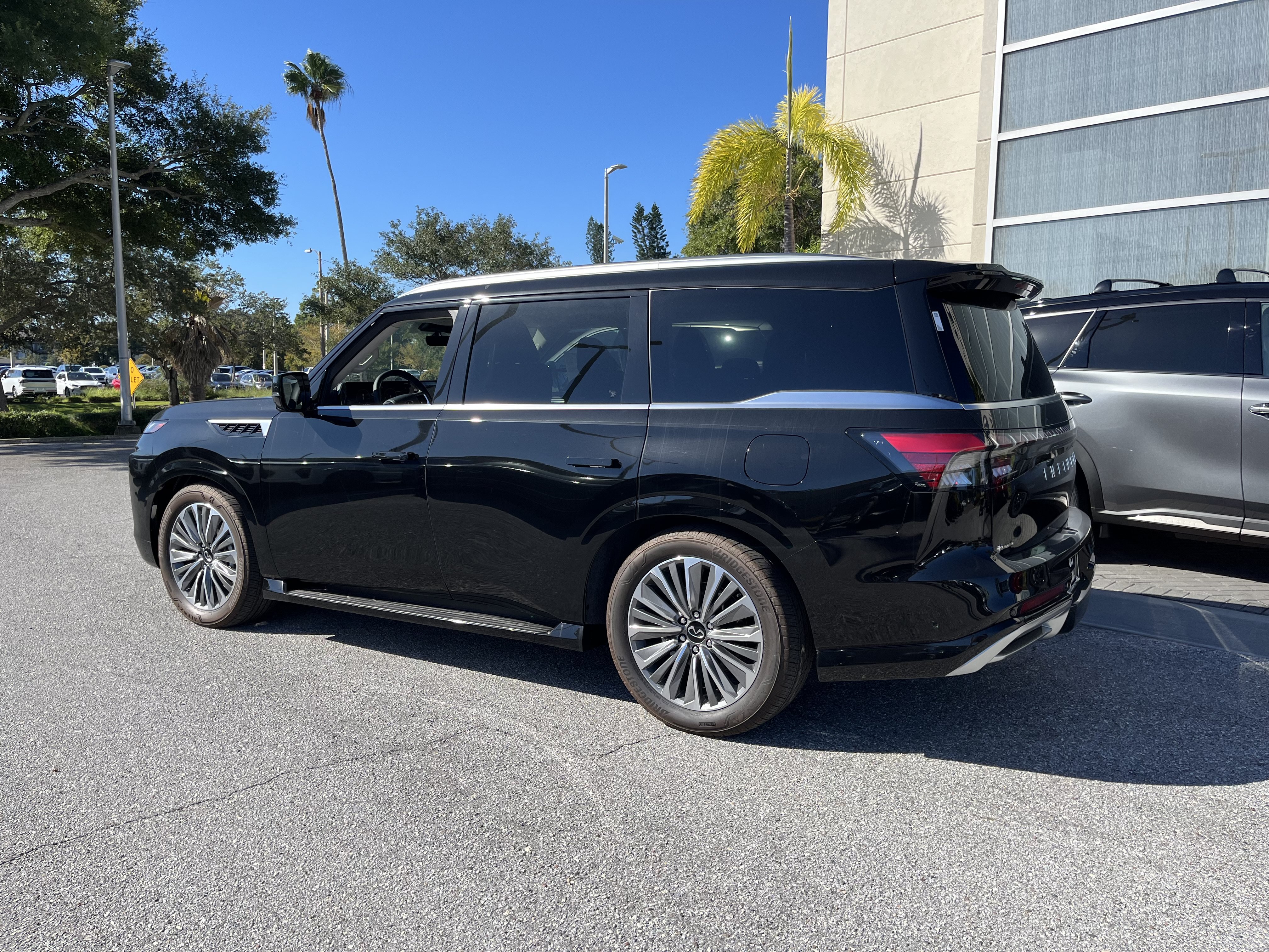 New 2027 INFINITI QX80 Luxe w/ Cargo Package RWD image 3