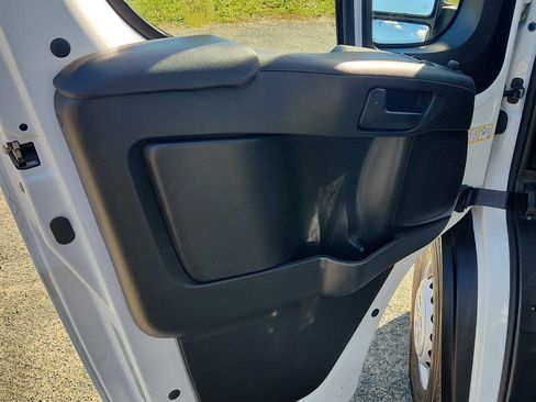 Used 2025 RAM ProMaster 2500 w/ Convenience Group FWD image 12