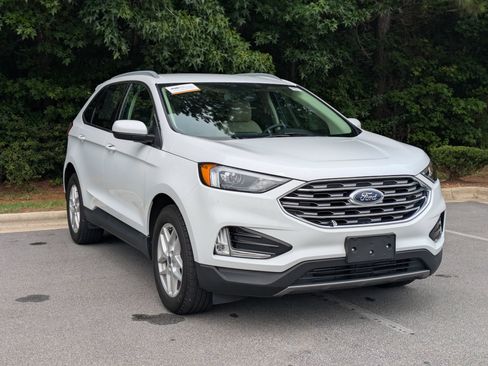 Certified 2022 Ford Edge SEL w/ Convenience Package AWD/4WD image 2