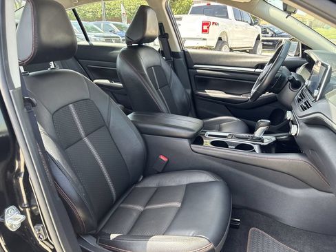 Used 2024 Nissan Altima 2.5 SR FWD image 21
