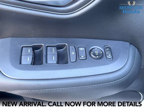 Used 2025 Honda HR-V LX image 9