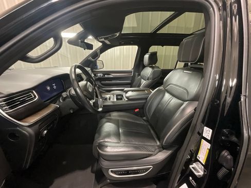 Used 2023 Jeep Grand Wagoneer Series II AWD/4WD image 9