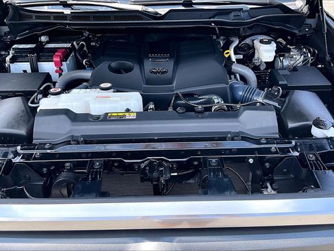 Used 2023 Toyota Tundra Limited AWD/4WD image 10