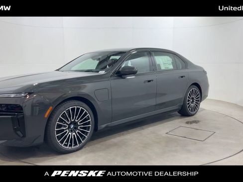 New 2026 BMW 750e xDrive w/ Executive Package image 4