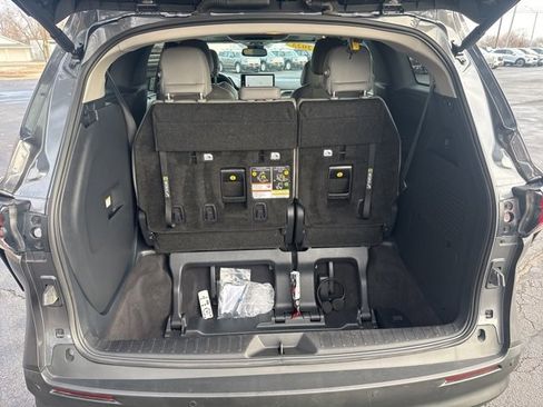 Used 2025 Toyota Sienna XLE image 11