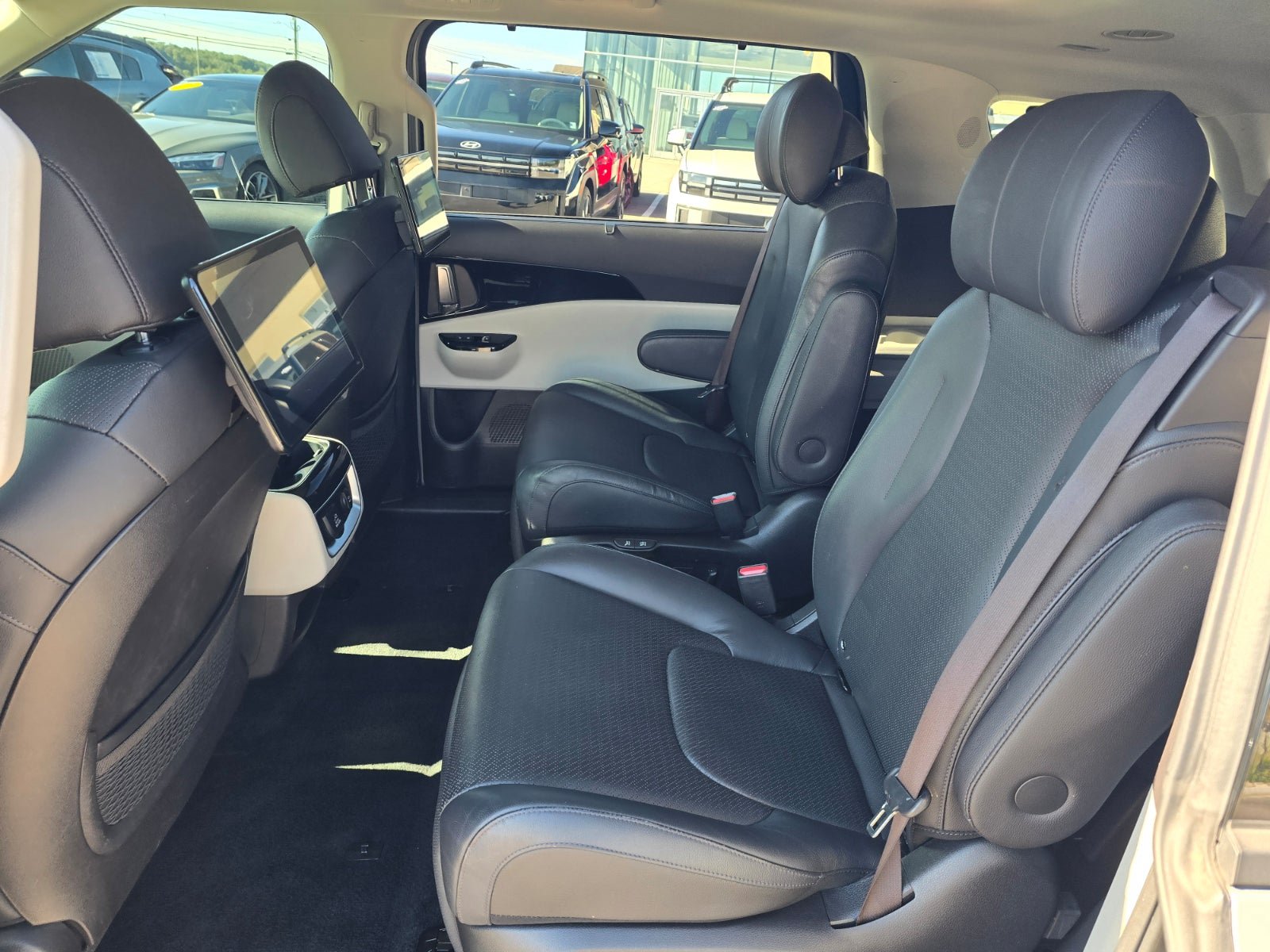 Used 2022 Kia Carnival SX Prestige FWD image 11