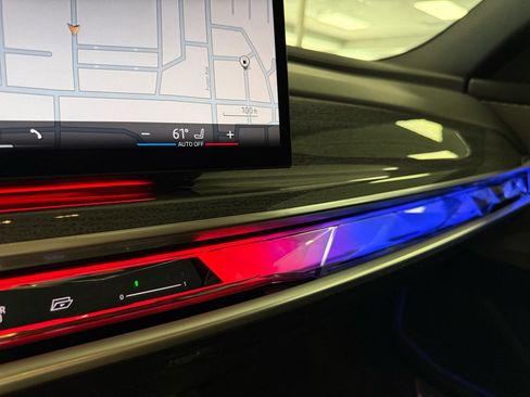 Used 2023 BMW 740i image 32