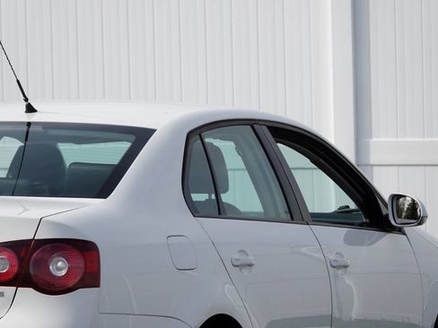 Used 2010 Volkswagen Jetta Limited Edition FWD image 61