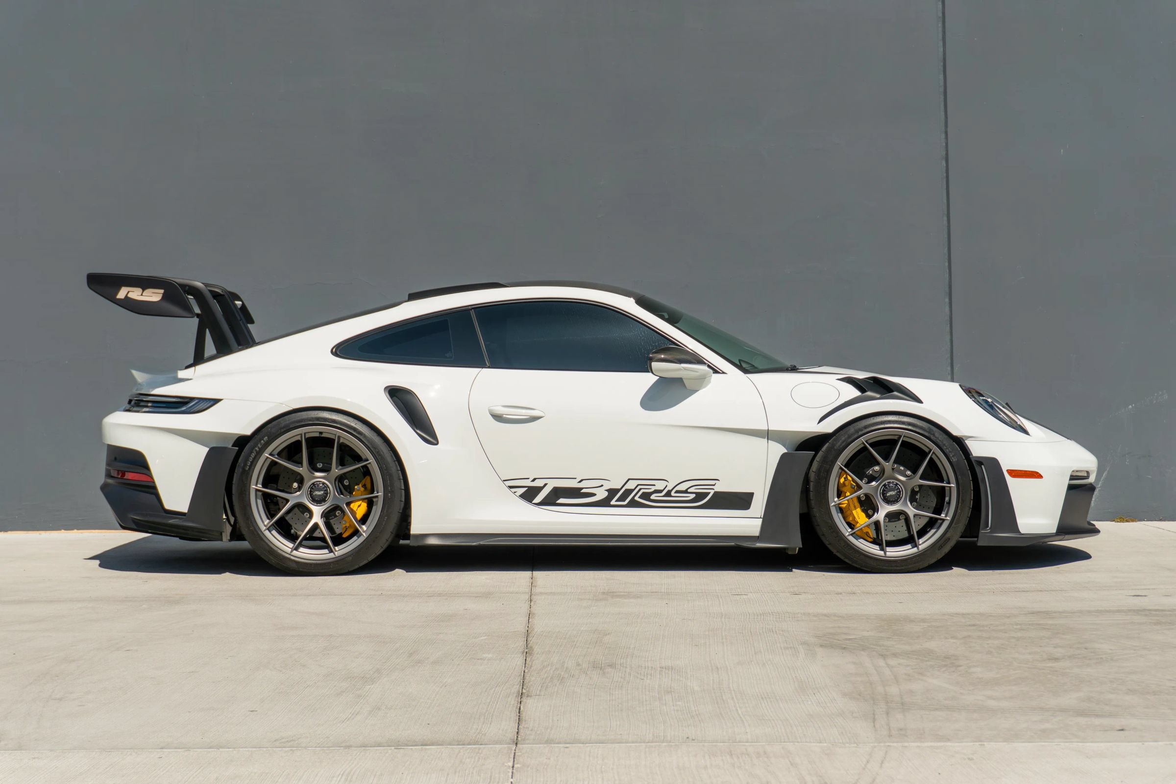 Used 2025 Porsche 911 GT3 RS RWD image 2