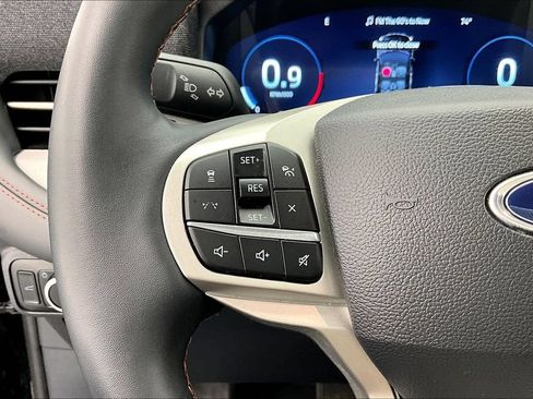 Certified 2025 Ford Explorer Active w/ Active Comfort Package AWD/4WD image 18