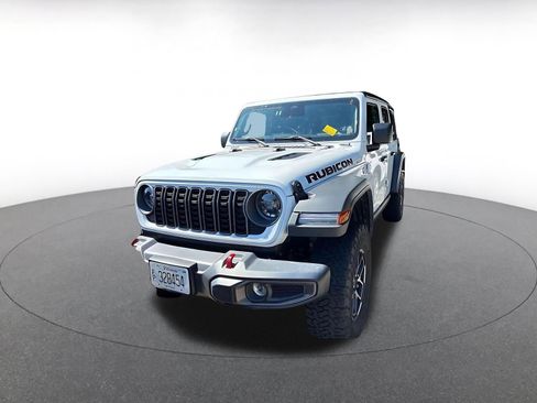 Used 2025 Jeep Wrangler Unlimited Rubicon AWD/4WD image 3