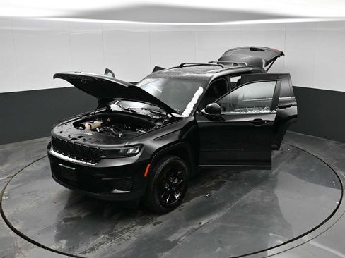 Used 2024 Jeep Grand Cherokee Altitude image 38