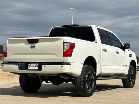 Used 2017 Nissan Titan SL image 8