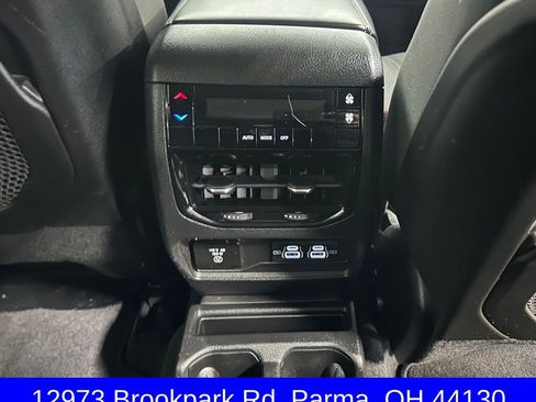 Used 2022 Jeep Grand Cherokee L Laredo w/ Luxury Tech Group I AWD/4WD image 25