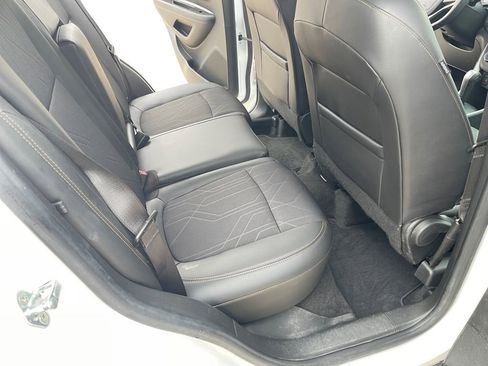 Used 2022 Chevrolet Trax LT w/ LT Convenience Package image 18