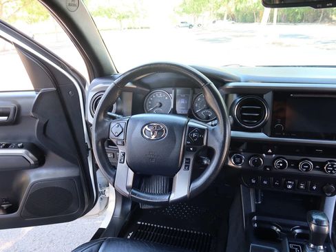 Used 2018 Toyota Tacoma TRD Sport w/ Technology Package image 28