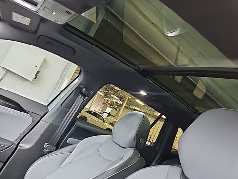 New 2026 Volkswagen Tiguan SE R-Line image 28