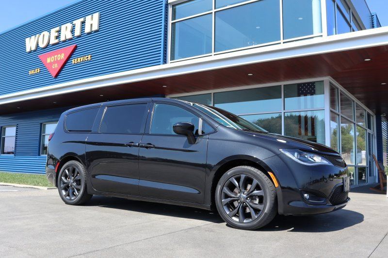 Used 2020 Chrysler Pacifica Touring w/ S Appearance Package FWD image 1