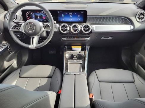 New 2025 Mercedes-Benz GLB 250 4MATIC image 2